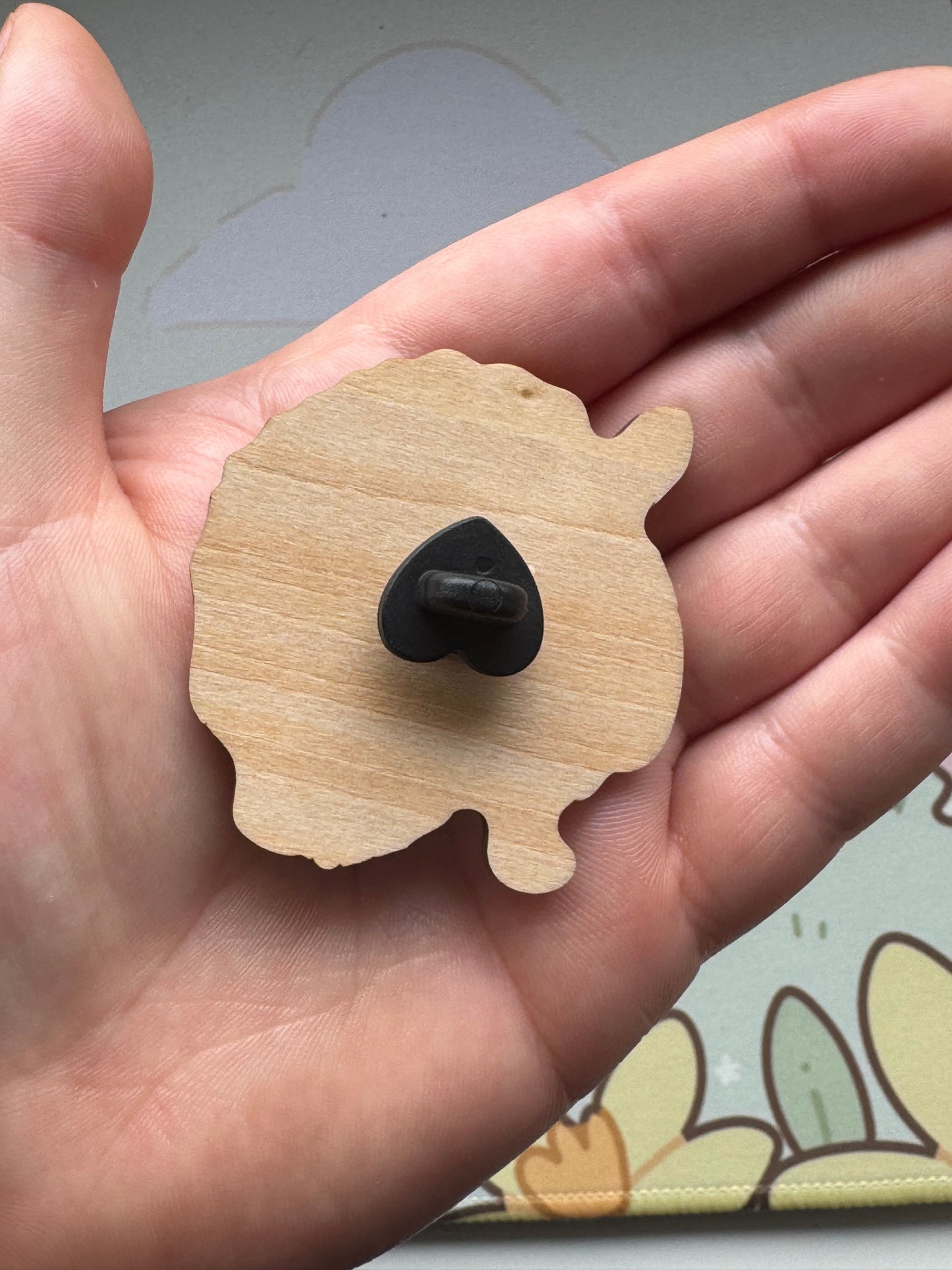Skull wooden pin