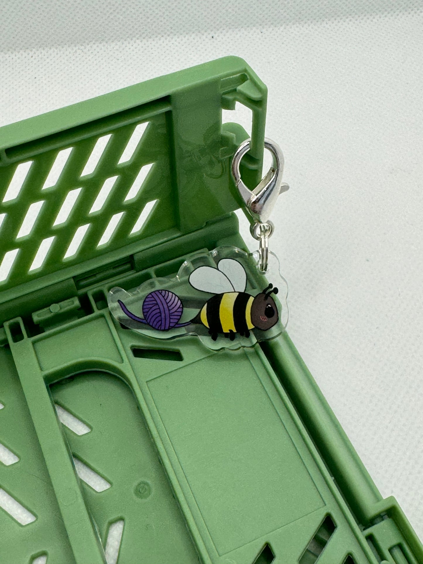 Bee stitch marker