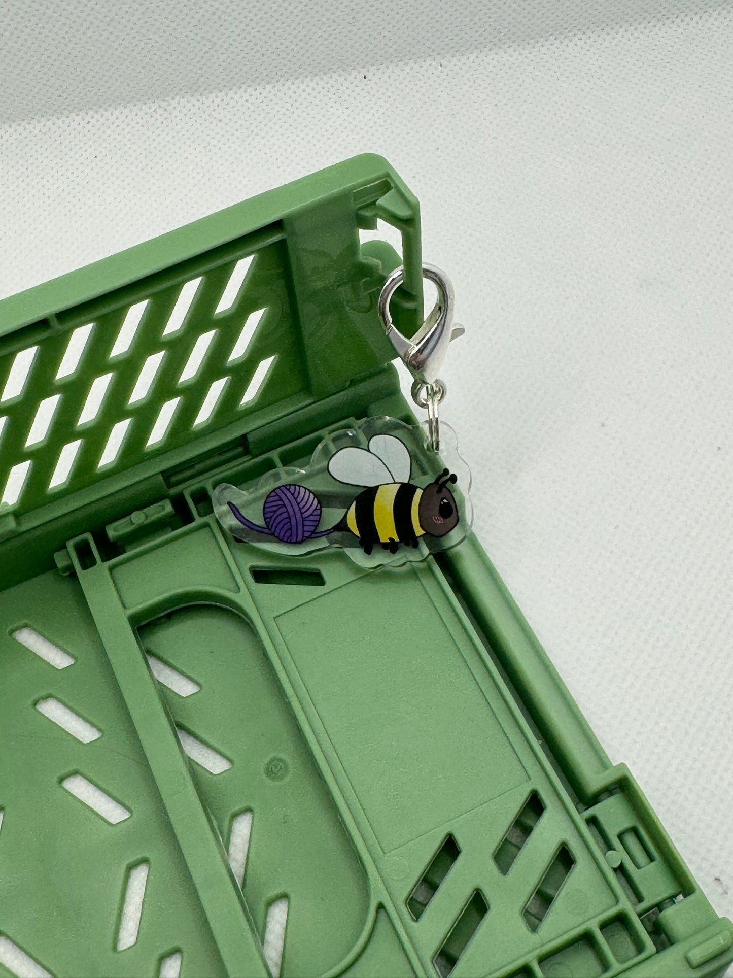 Bee stitch marker