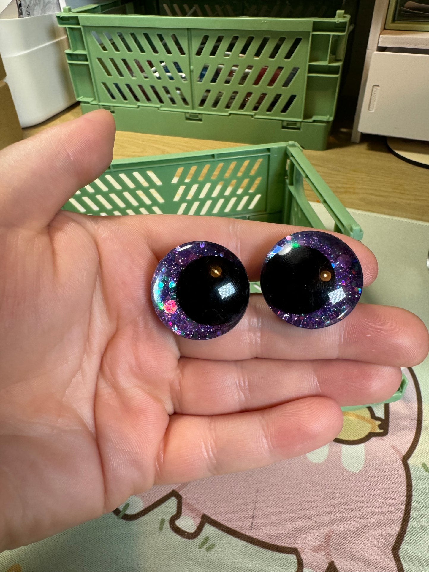 Black round kawaii pupil
