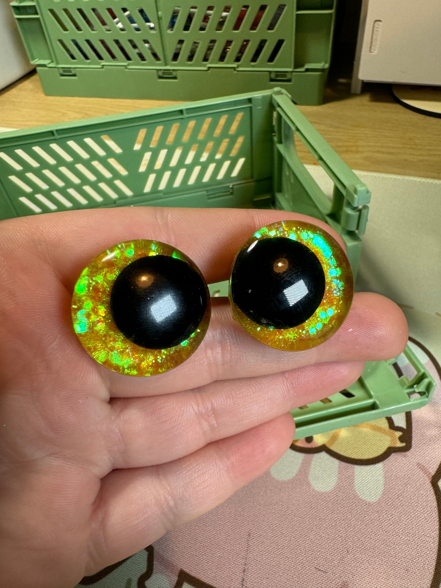 Black round kawaii pupil