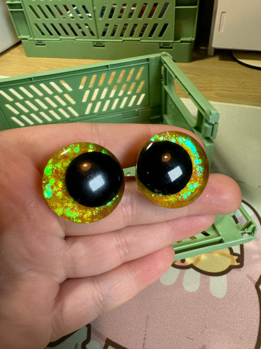 Black round kawaii pupil