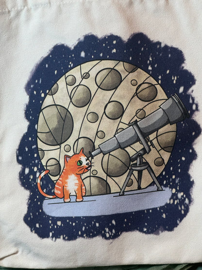 Cat moon-gazing tote bag