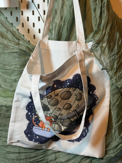 Cat moon-gazing tote bag