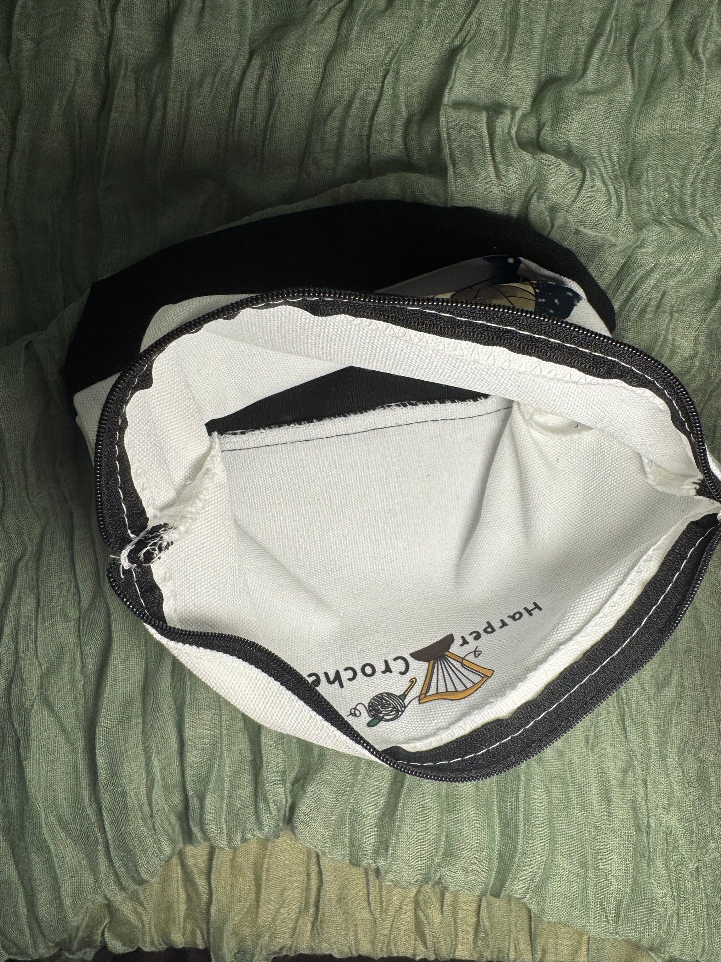 Cat moon-gazing hook case- large