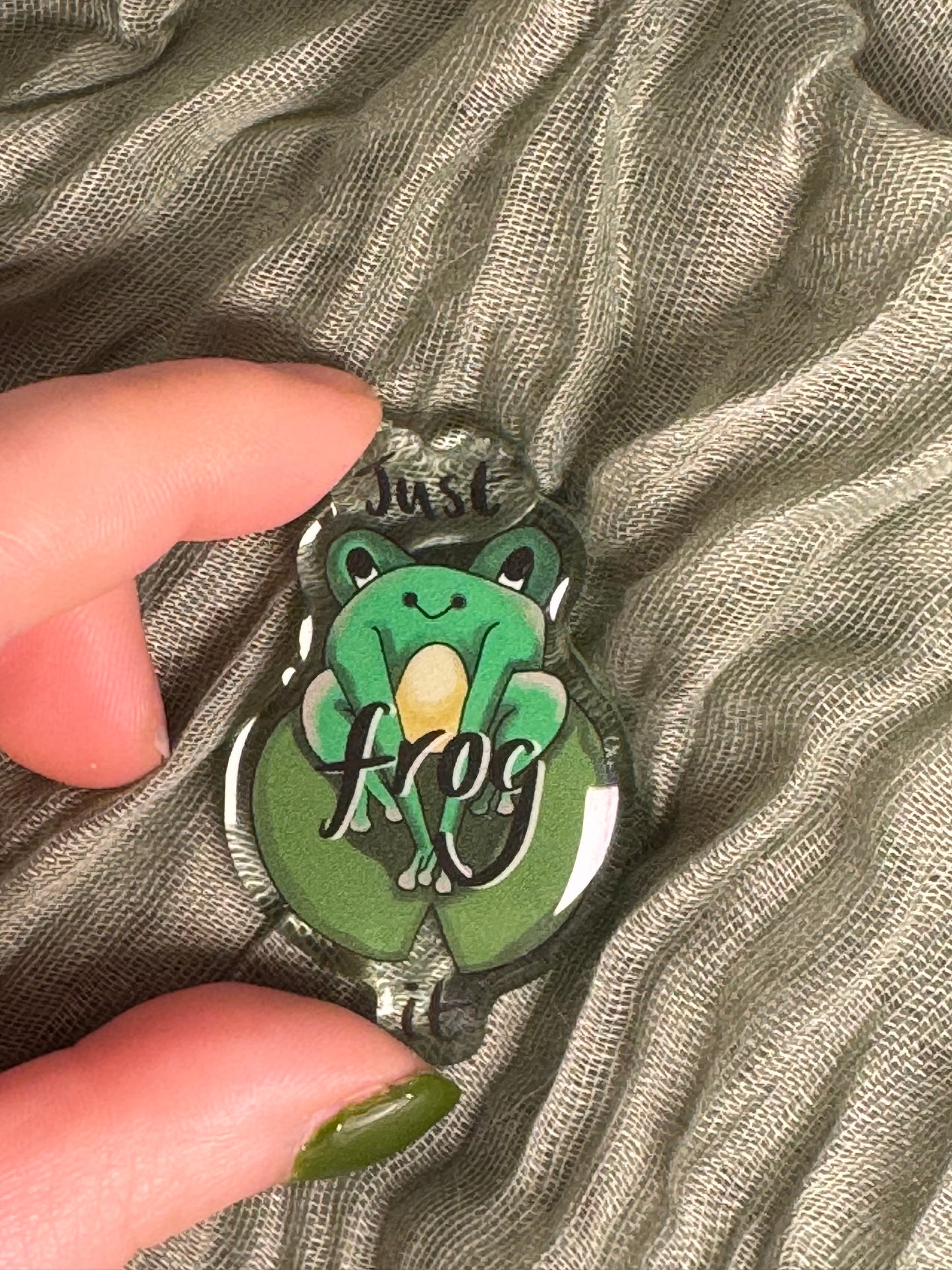 Frog it acrylic pin