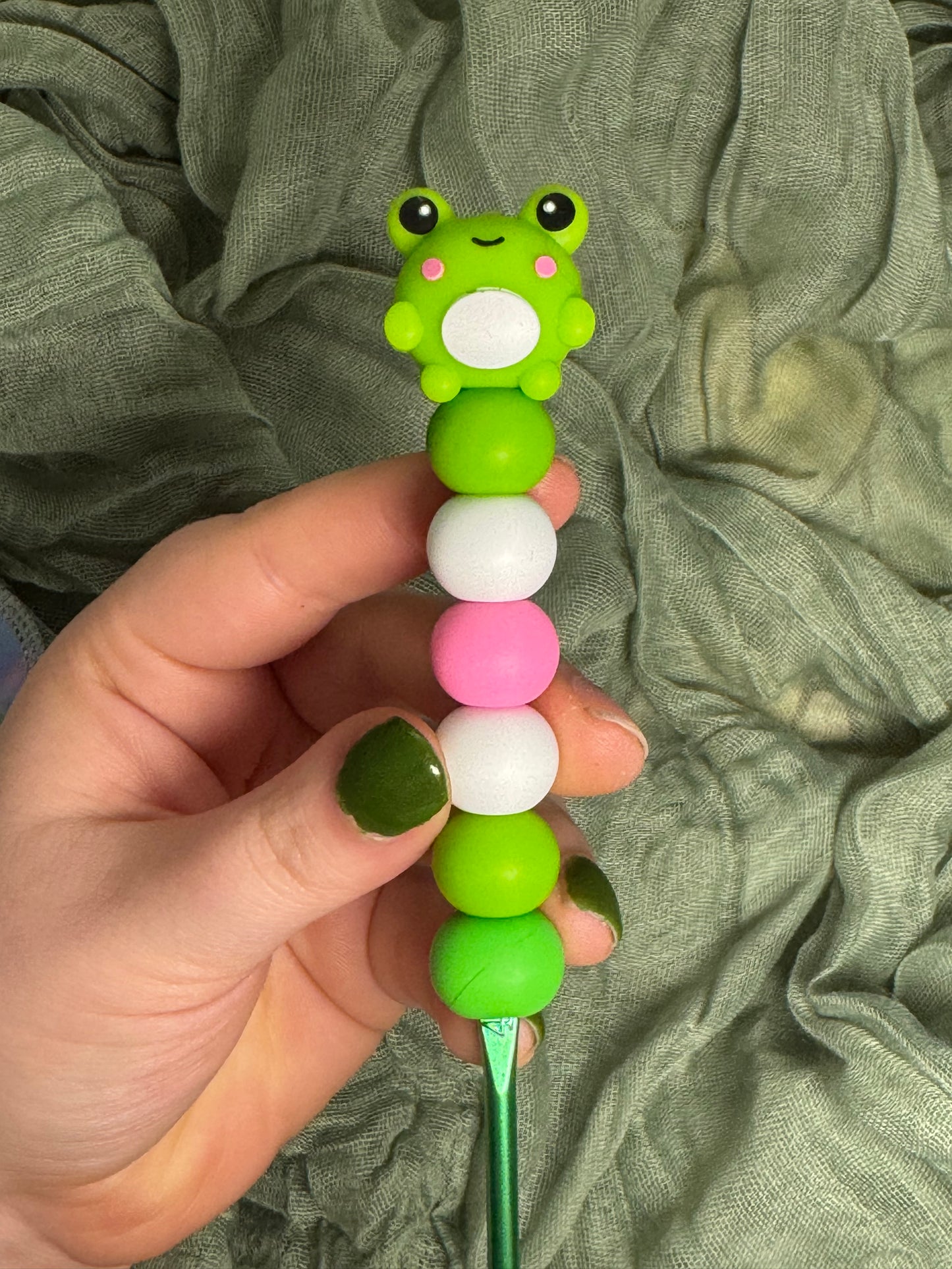 Frog 4mm beaded crochet hook