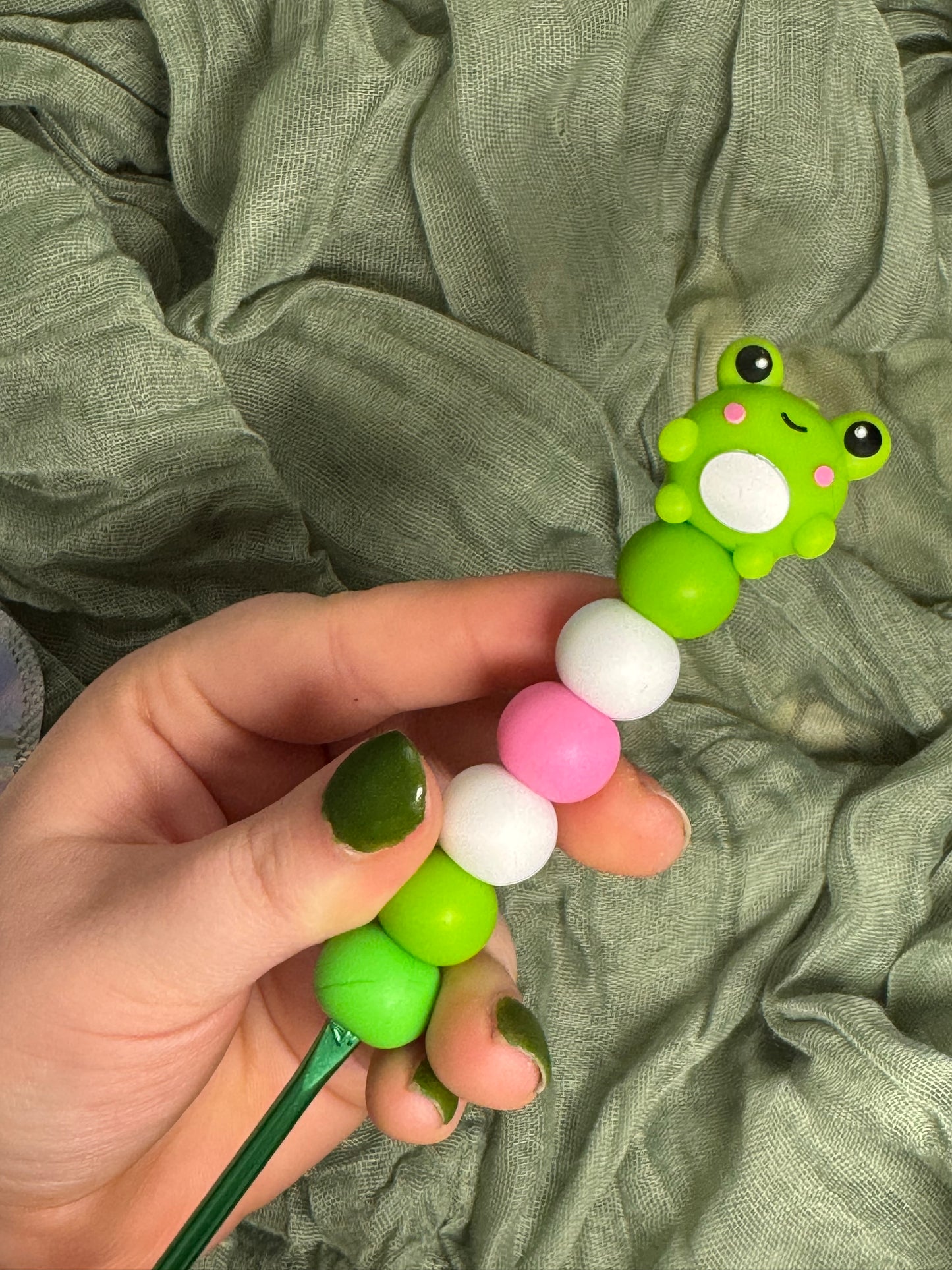 Frog 4mm beaded crochet hook