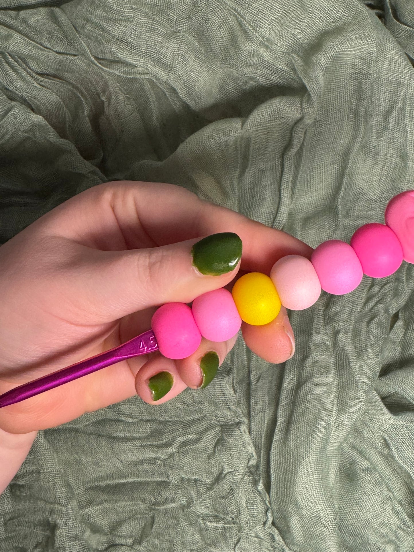 Flamingo 4.5mm beaded crochet hook
