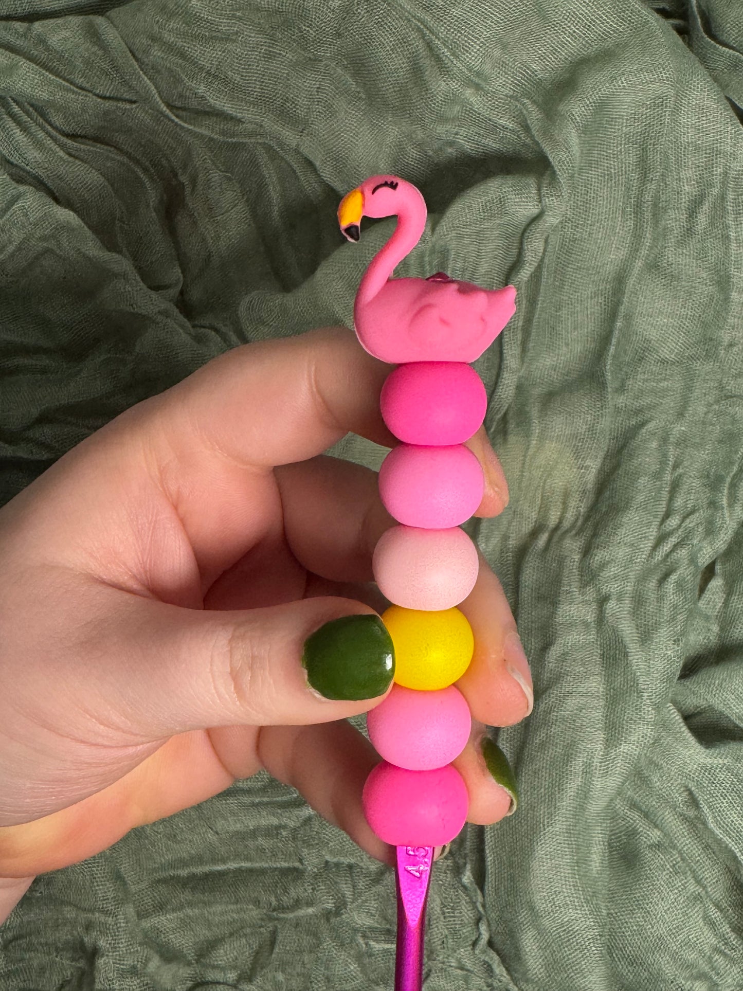 Flamingo 4.5mm beaded crochet hook