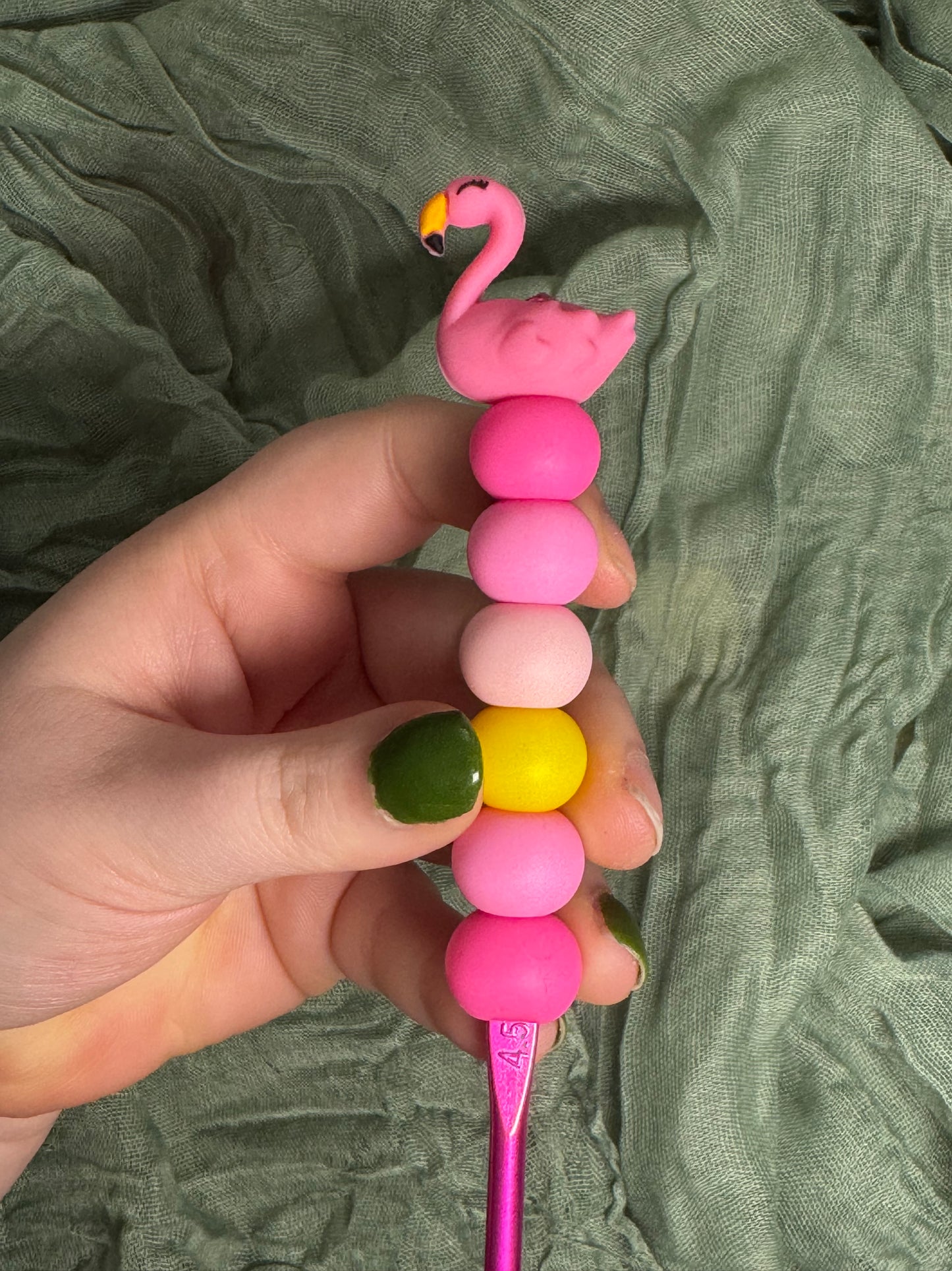 Flamingo 4.5mm beaded crochet hook