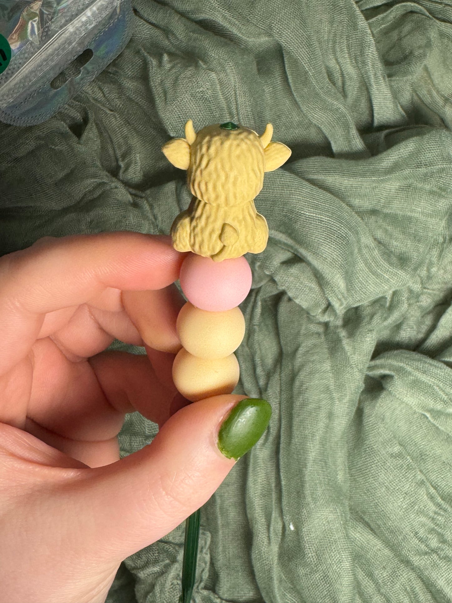 Highland cow 4mm beaded crochet hook