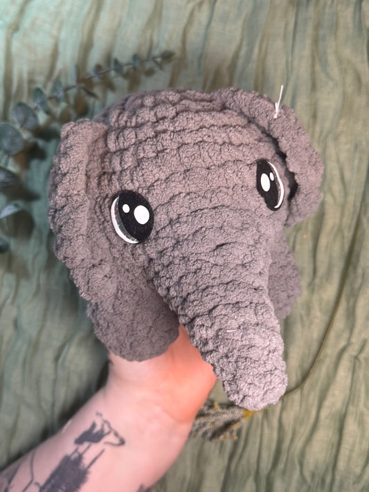 Elephant on all 4's- large