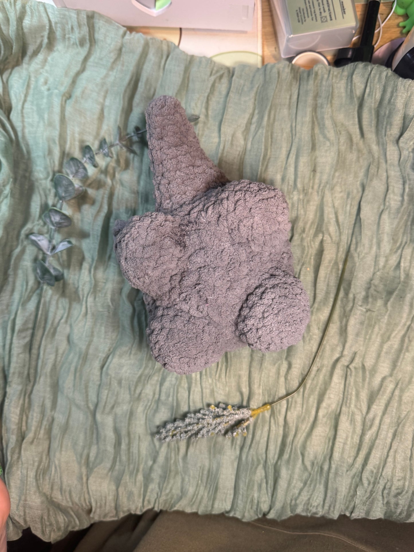 Elephant on all 4's- large