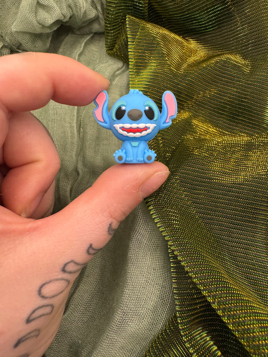 Sitting blue alien 3D crochet hook
