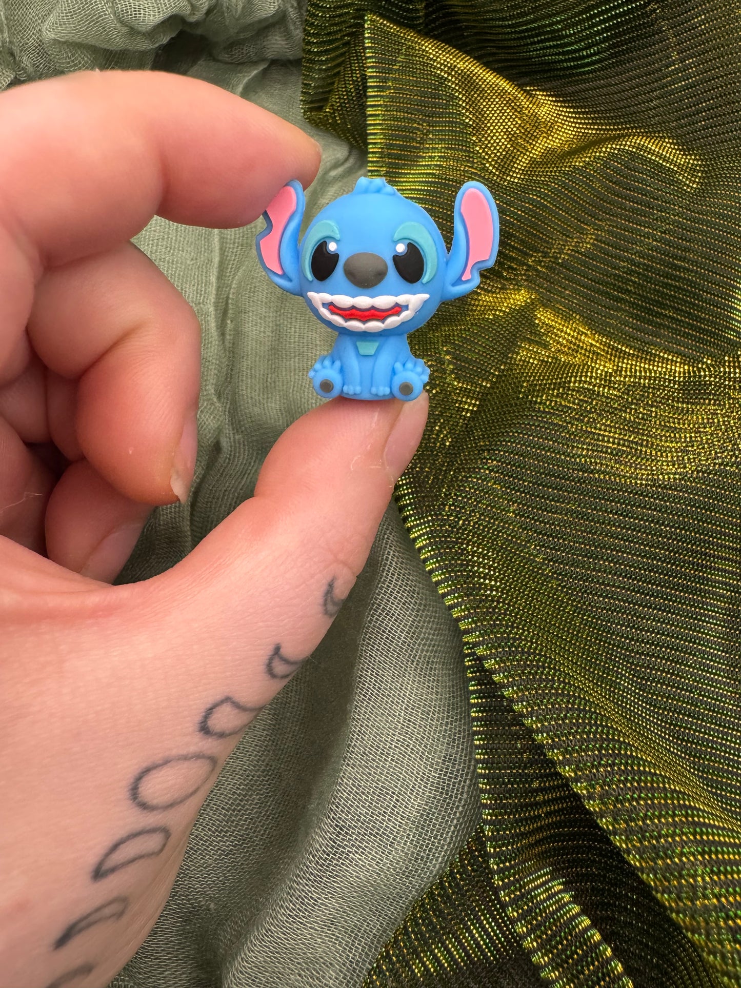 Sitting blue alien 3D crochet hook