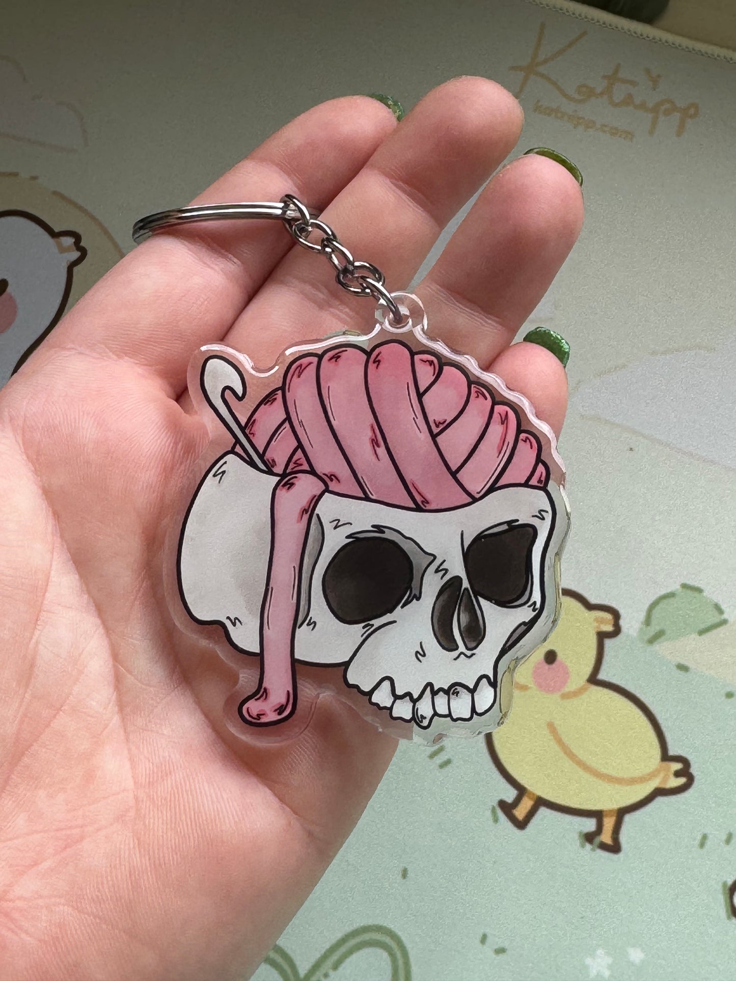 Skull with yarn brains keyring
