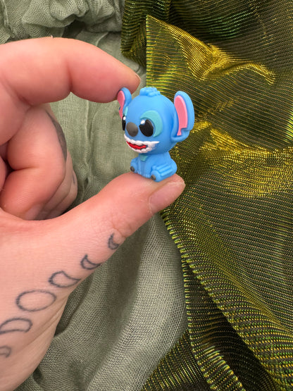 Sitting blue alien 3D crochet hook