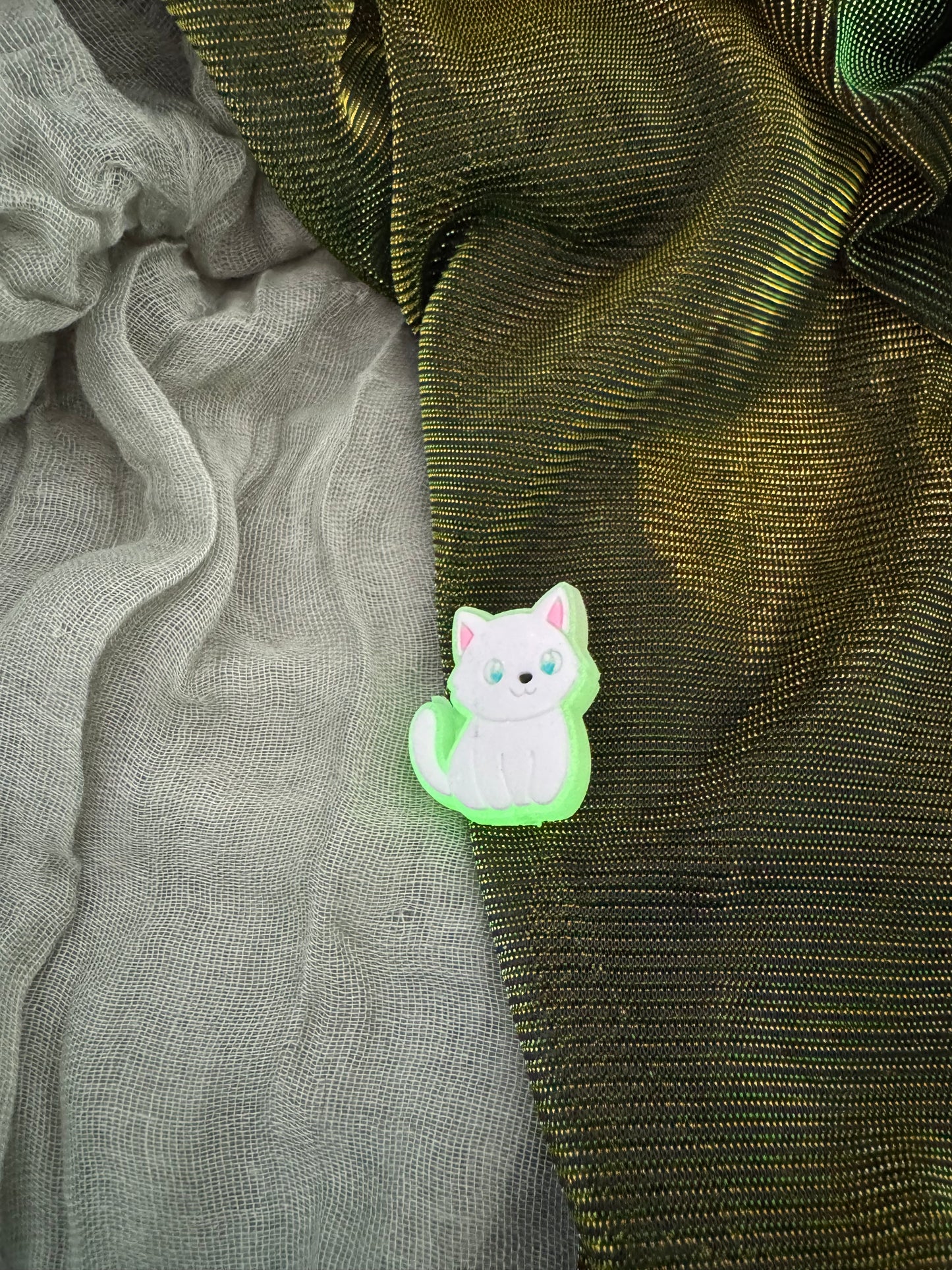 Pink spotty cat GLOW IN THE DARK crochet hook